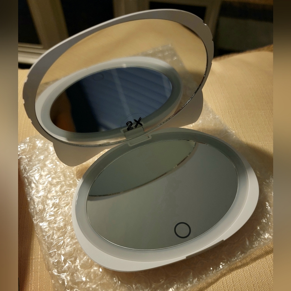 Hello Kitty Compact - Picture 4 of 4